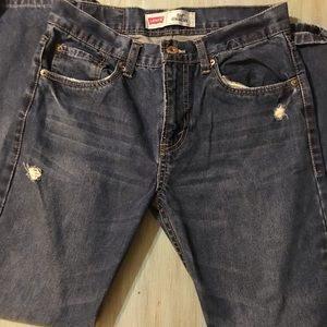 Levi’s 514 distressed Jean